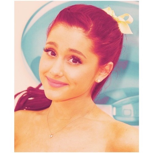 FOLLOW @GrandesPickle :) she follows back!