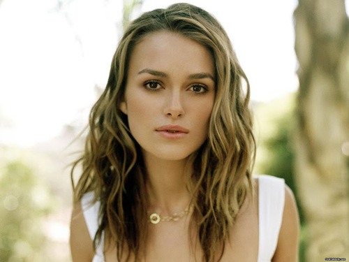 Lawyer.Cousin to Ethan and Kate. @LifttheShadesRP