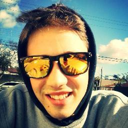 Há algo no meu pensamento lento que me paralisa
Não aguento viver preso a dogma e doutrina
Eu quero a calma na alma pra poder viver a vida .
