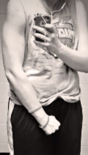 Lesbian_Loveher's profile picture. I'm a college athlete who just happens to love the ladies. No shame, big goals. Avi is me. Kik:Lesbian_Loveher