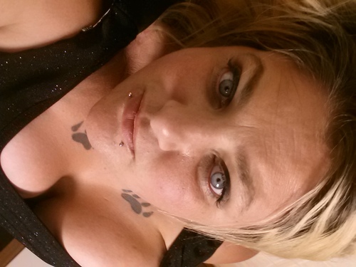 I'm hilarious an a female chris farley minus the overdose. love n miss u CF.