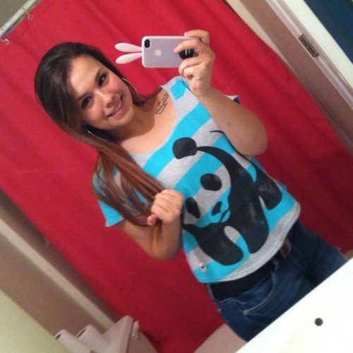 Name cindy but ppl call me mouseyyy Bday is nov 10 Favorite color is purple Im fun n drama free..