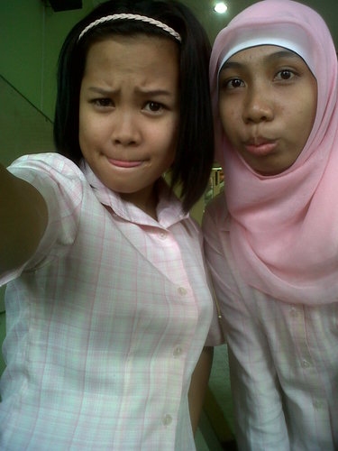 Unfoll akun ini, kalau mau follow @NurSatriaWulan1 trus mention :D