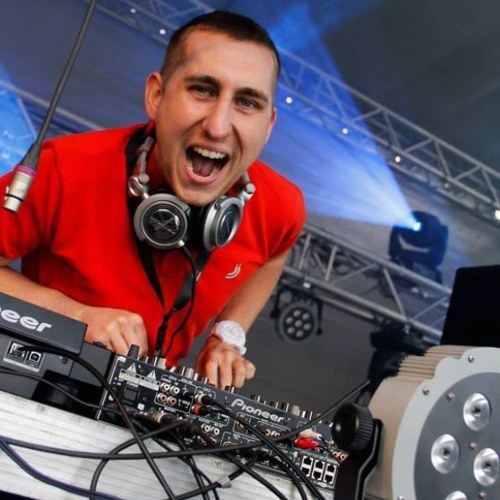 Marinne Jeff is an International Deejay since 2000 , his musical style is electro House.