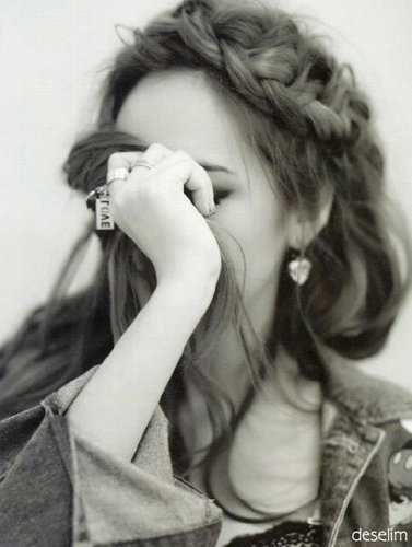 I'm:S♡ne ,Gorjess Spazzer ;dancing is my life, I love K-pop ...♪