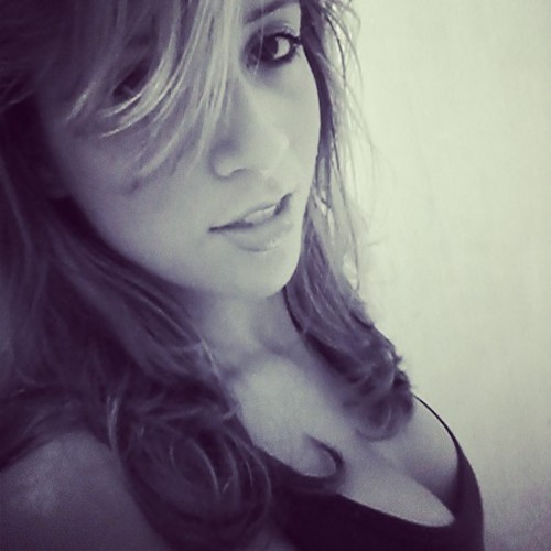 Amiga,sincera...ate de mais,Feliiiiz,Sensivel,Meiga e Perigosa,Amoo chocolate'
#SantosSempreSantos ♥