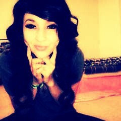 Watssup my name is angie i have a twin @Suzy_always in a realtionship with @The_Homie_Deric and chill press that follow button and ill follow back