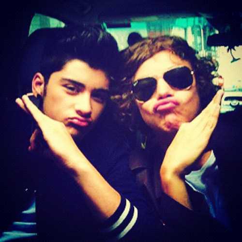 I'm a FULL ON 1D fan wait I'm not a fan I'm a DIRETIONER!!all I want is to stroke Harry's hair........ahhhhhh
