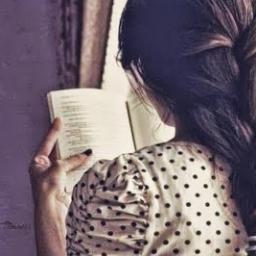 Fascinada pela leitura desde pequena. Sempre desejosa de descobrir mais, explorar novos mundos, novos géneros literários. Blogger e leitora. Portuguese.