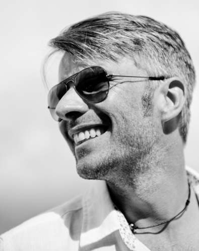 London based bass player and raconteur. Also does a bit of teaching on the side.
