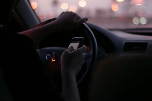 رجل يحمل قلب طفل .. قد يفقد الحلوى فـ يبكي وقد يفقد من يُحب فـ يبكي .. لآحدود لي هُنا ولاقيوود .. آنتظر شيئاً يُسعدني ولآآعلم ماهو.. http://t.co/8iaTqqqaWH
