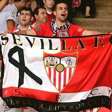 Un sevillista de los muchos que hay en Huévar del Aljarafe (Sevilla) - Siempre de frente