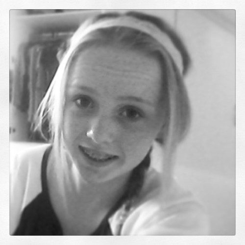 hi elena here:) love beauty videos and sport:) follow for follow:)x