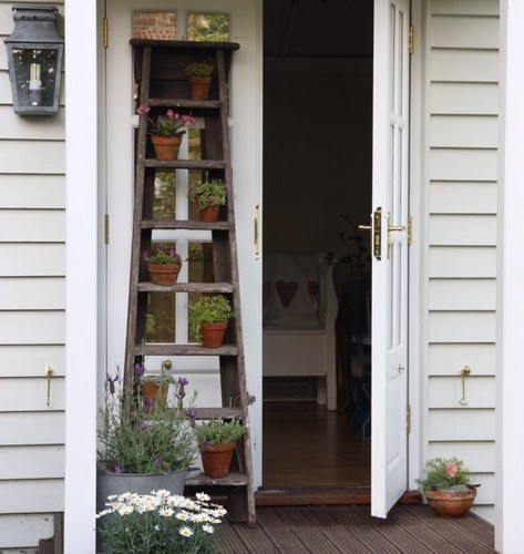 chalk_stone's profile picture. We source and restore vintage homewares. We also sell handmade accessories and gifts.