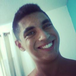 sou uma pessoa q busca alguém q esteja disposta a realizar seus sonhos ao meu lado,alguém q qeira algo sério...minha irmã mais nova ^ ^ @piscovamp