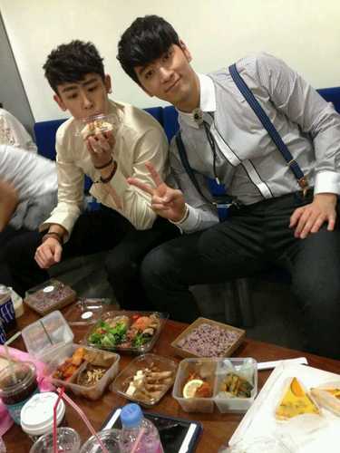 2PM♪ｸﾝﾁｬﾝに挟まれたい系はれす 93line 2012.5.24.29SBD /11.25ﾊｲﾀ/11.2811大阪/2013.420ﾄﾞｰﾑ/9.8ﾌｧﾝﾐ/11.23USJ/2014ｱﾘﾂｱ城ﾎ/2015.10.15SHD大阪    IU/missA/Got7