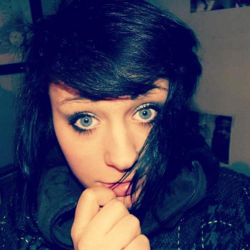 Ciao a tutti e tutte ;) sono una make up artist , ho anche un canale youtube se volete seguirmi anche la. Un bacione :)