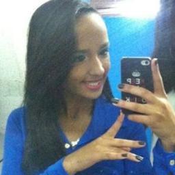 Larissa Dandara, moro no Guarujá, 15 anos, Corinthiana roxa, sonhadora.