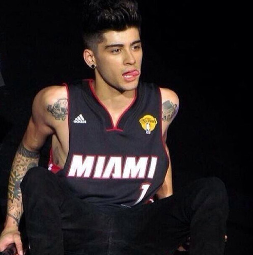 _1Dfever__'s profile picture. If I'm louder, would you see me? Would you lay down in my arms and rescue me?
Monique Coleman (+3) follow me !!