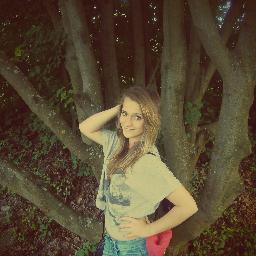 Follow me ..:) ι  fσℓℓσω вα¢к. Look like barbie smoke like Marlie.
 ♥