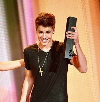 Follow me! Belieber For ever!!!! I love @justinbieber @scooterbraun and all of his family! @carlyraejepsen followed me 6/10/12
