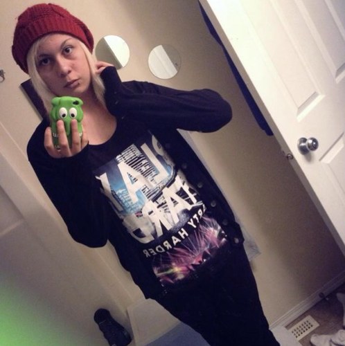 Taurus | Canadian | 17 saw Justin 10/16/12 janoskians 06/04/13 and patiently waiting for 07/27/13 too see One Direction! ☺Jillian jensen follows❤