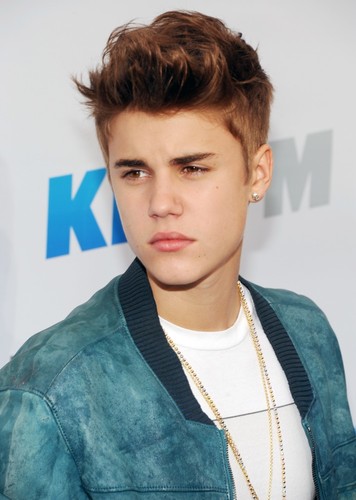 JUSTIN BIEBER FOLLOW ME