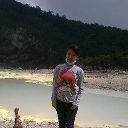 Aku harus setegar karang, kokoh berdiri di lautan, yang tak akan hancur karena ombak yang tak tentu menerjang  . . .