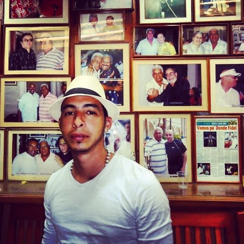 UN CIGARRILLO Y UN CAFE ♫♪♫♪