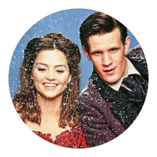 A twitter dedicated to the ship Whoufflé.