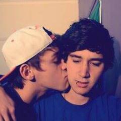 i just gave you a free follow, so be nice and follow @IssyJano_ or i'll unfollow, ok thank you