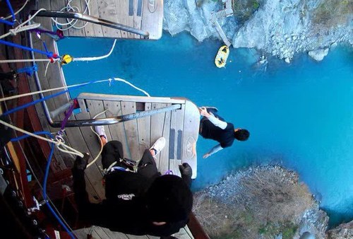 izzazam's profile picture. 