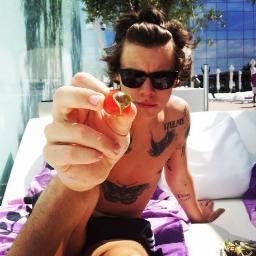 La cigüeña se extravió y no me pudo dejar en Inglaterra. #1DFAMILY Twitter personal: @Santy_Roldan.