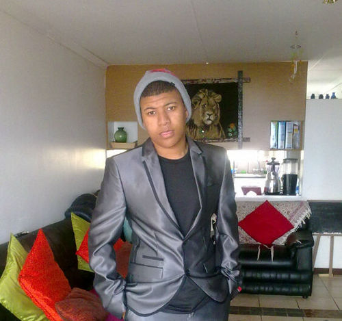 I follow back :y fifa & rugby champion ( in my own house )