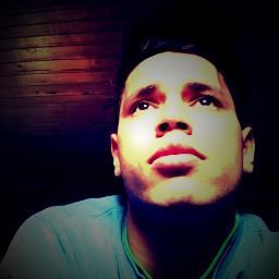 Auxiliar de Produção...gremista o/'' de cabelos e olhos castanhos...sigo de vollta c vc ta pensando em me seguir..'Fato#