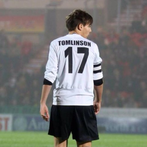 FOLLOW @goIdniall NOT THIS