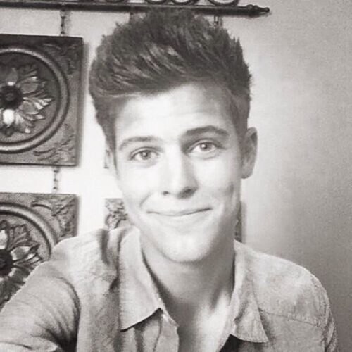 nico_hansen92's profile picture. Just go with it !