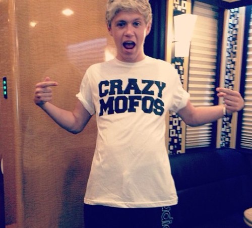 READ_THE_BIO40's profile picture. THIS IS A FREE FOLLOW, DONT HAVE TO FOLLOW BACK JUST FOLLOW @NiallzGalaxy SHE FOLLOWS BACK ALL