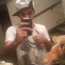 15 anos,sou santista roxo,gosto de musicas de animes,rock,sou legal,mas as vezes me considero chato!!