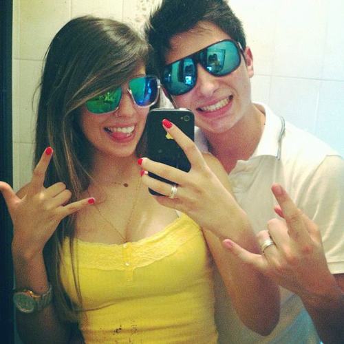 Gosto de skate,gosto de diversão,amo minha família,gosto do Justin Bieber,etc...