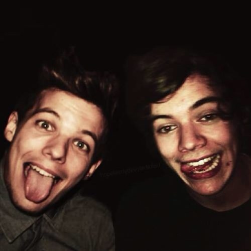 THIS IS A FREE FOLLOW SO FOLLOW @NiallzGalaxy SHE FOLLOWS BACK ALL