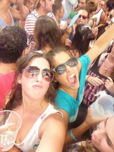 El Karma me arrebató mi colgante en forma de delfín. Ante la duda, siempre C. Futura dirigente de Al-Andalus Air junto a @Lauragd_94