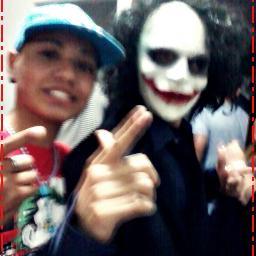 Amo futebol , funk , praia , baladaa e amo meu pai e minha mae e minha familiia  ...