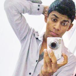 19 anos  / Solteiro / Geminiano / Evangélico / Sonhador e  As vezes chato  e irritante.