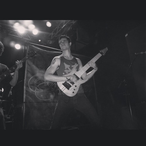 I play bass for @Esperatx, message me if you want to talk :)