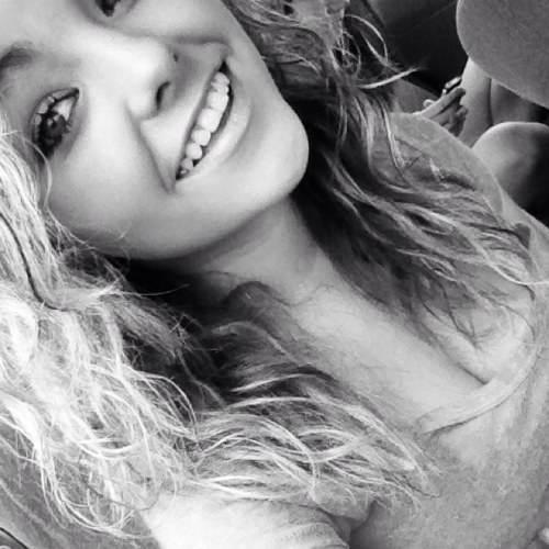 Courtney Robbins. arkansas high. sinnglleeee. follow me.. :)