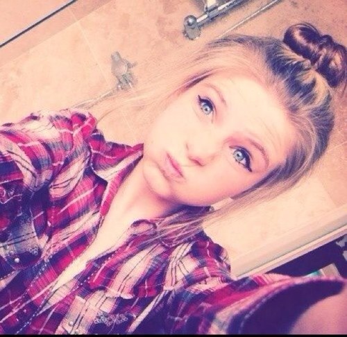 _Summer_sadness's profile picture. Don't let anyone bring you down because even if you see it or not you are beautiful .