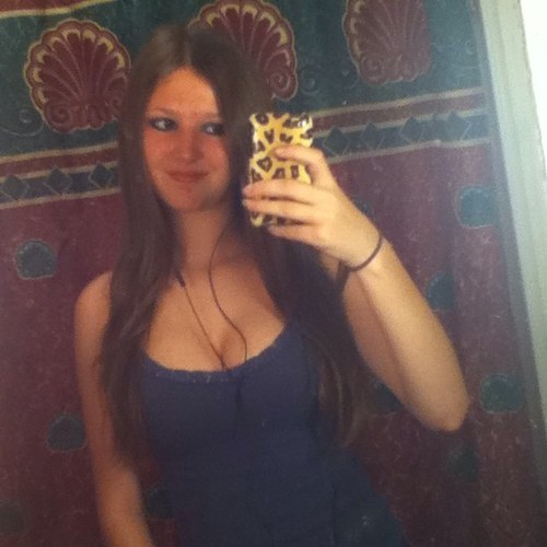 follow me i follow back:)