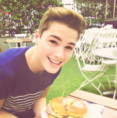 AndrewJustice_'s profile picture. I may or may not be a clone.