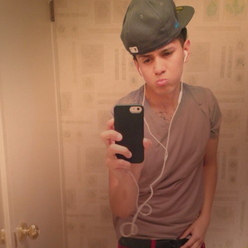 kennyken112711's profile picture. 